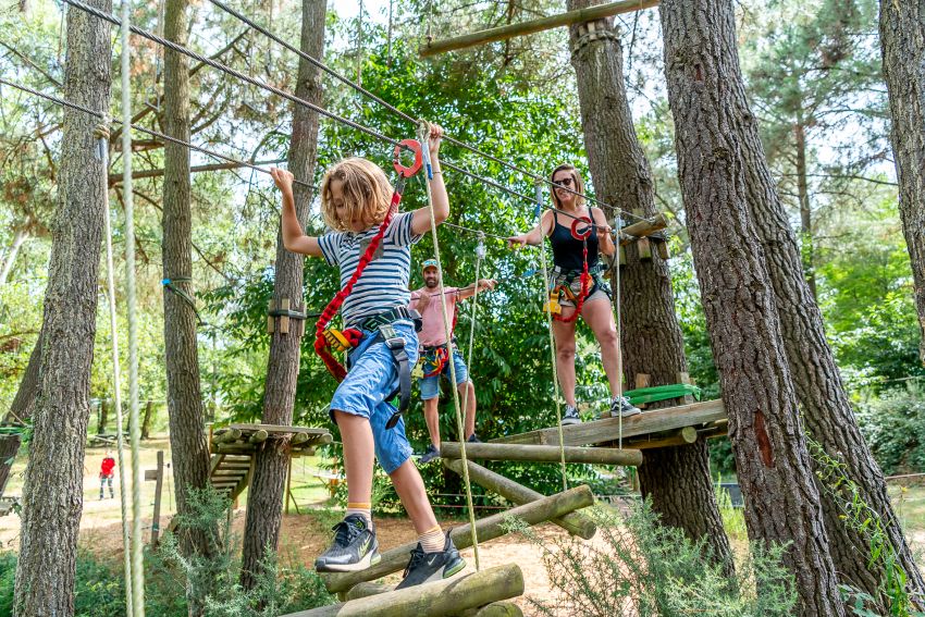 famille en accrobranches