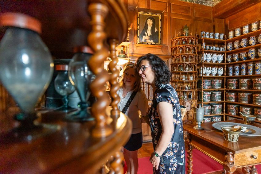 visiteurs a l'apothicairerie de baugé