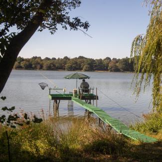 Ponton de pêche à l'étang Saint-Aubin