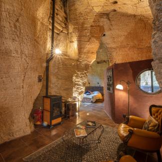 Vue intérieure d'un hébergement troglodyte