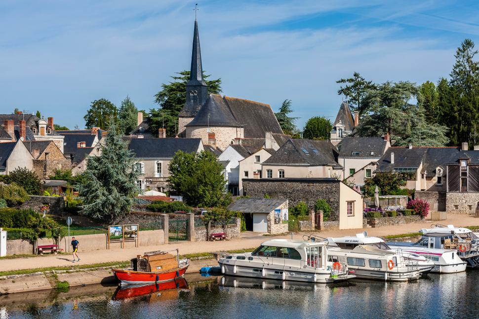 Vue sur le port de Grez-Neuville