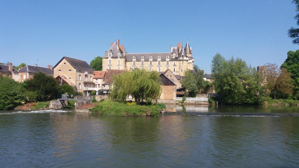 Château de Durtal, vue de la rivère Le Loir