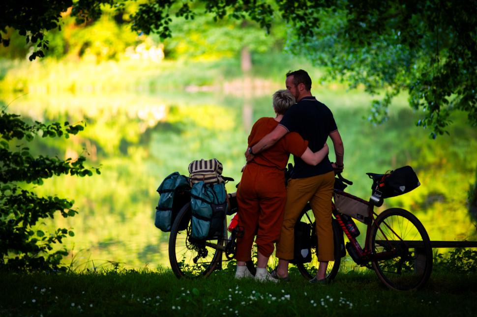 Couple à vélo sur la Vélobuissonnière