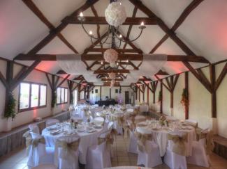 Salle de réception décorée