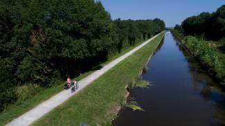Cyclotouristes sur la Vélo Francette