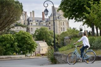Cycliste - Château de Brissac