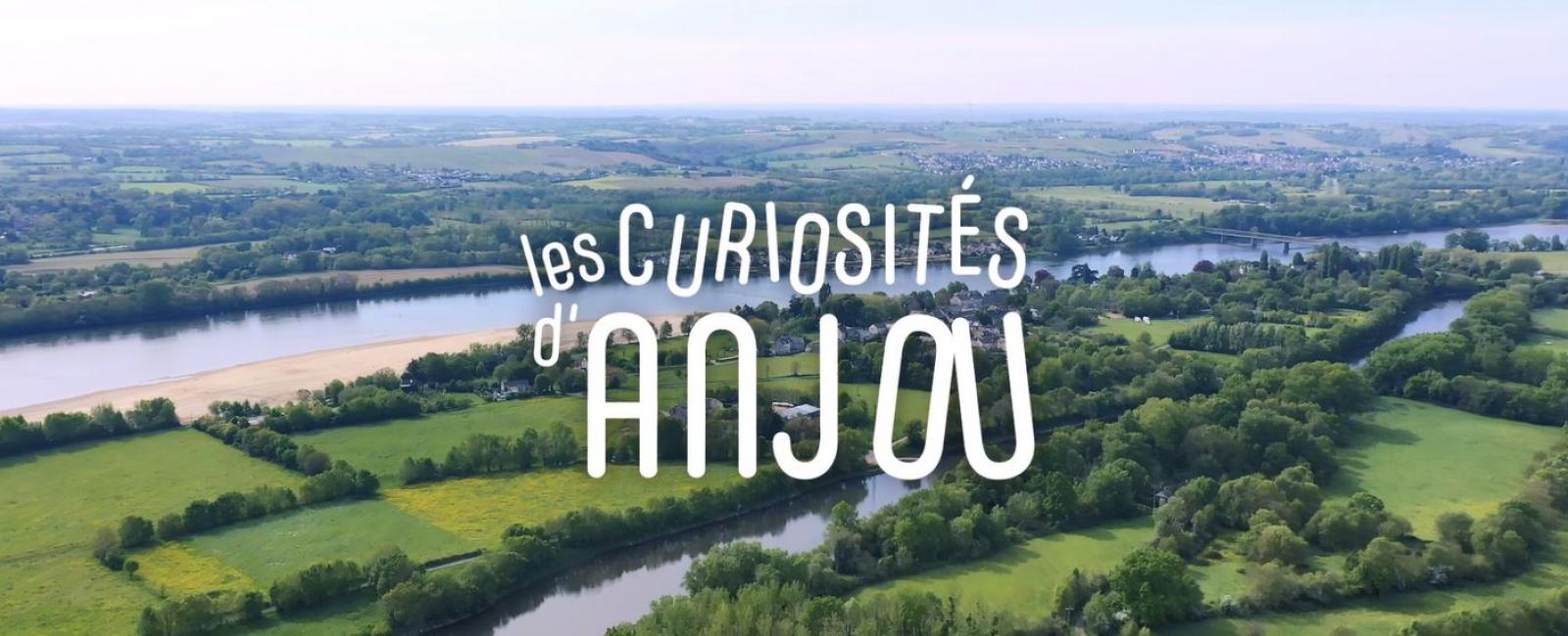 Ecran d'accueil de la web-série des Curiosités d'Anjou - vue sur la Loire